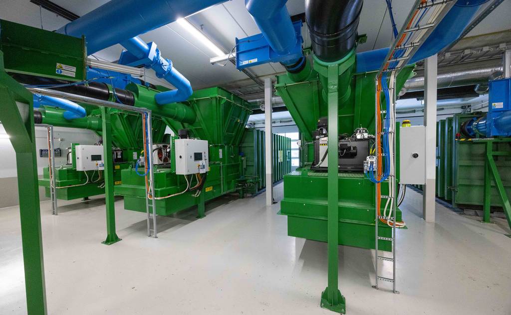 Mandag 9. mars 2026 starter arbeidet med å bygge en felles miljøstasjon for Diakonhjemmet hage. Stasjonen blir en viktig brikke for å bidra til en mer moderne, trygg og miljøvennlig håndtering av avfall.